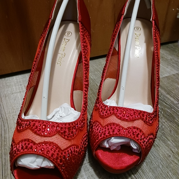 Like-New DREAM PAIRS Red Heels Sz 9 - Picture 2 of 16